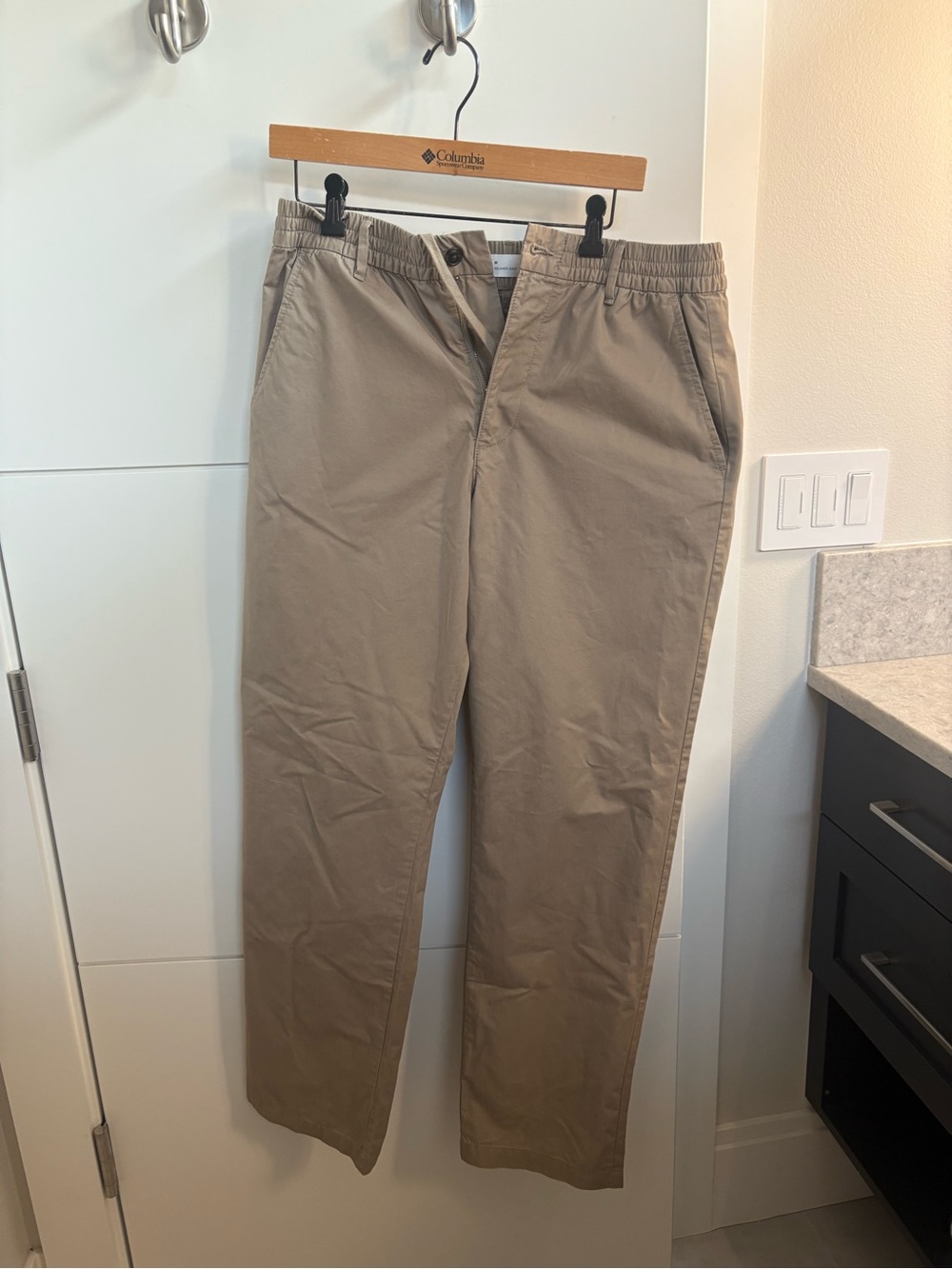GAP Men's Khaki Elastic-Waist Chino Pants - Light Tan